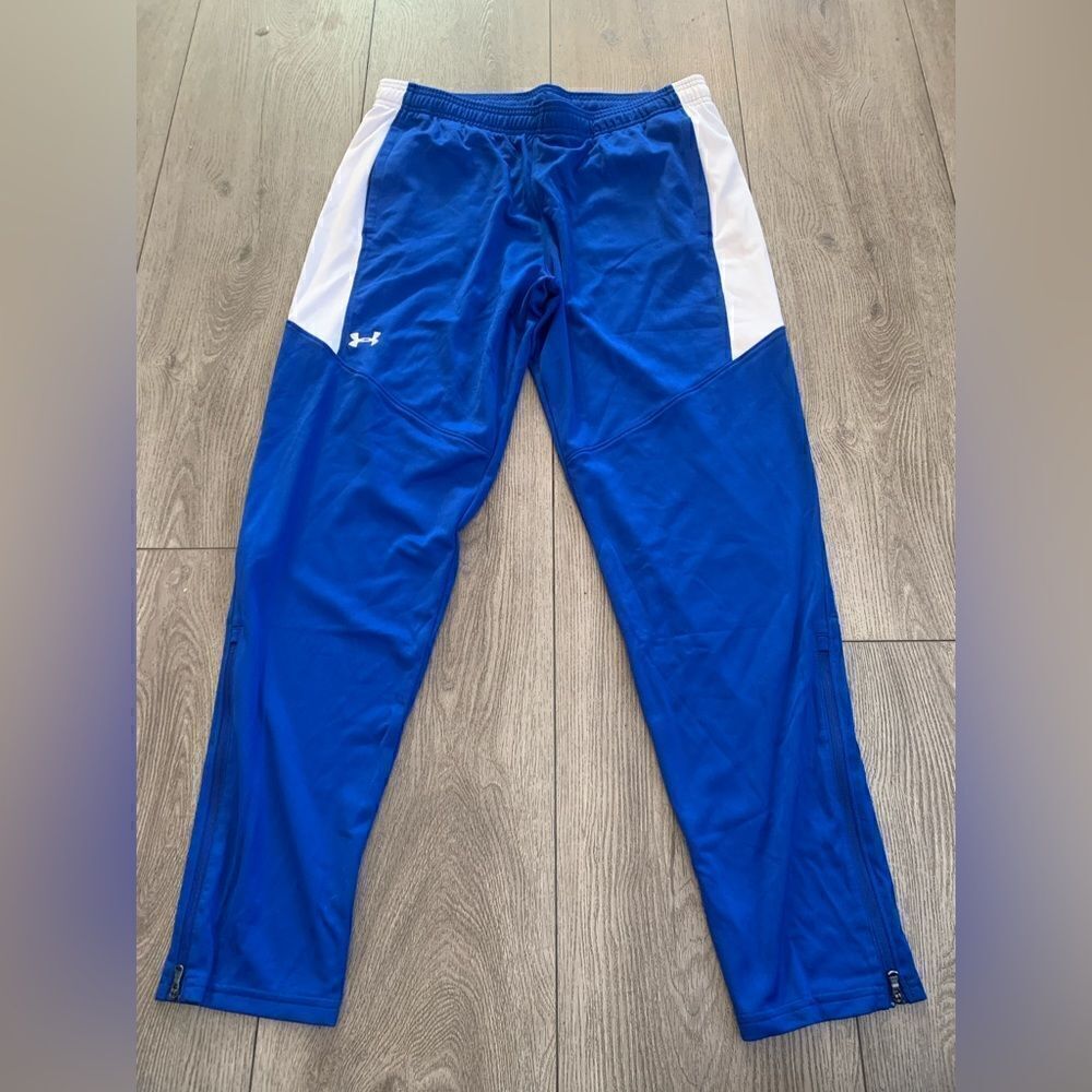 Under Armour Woman’s loose pants, color royal blue and white